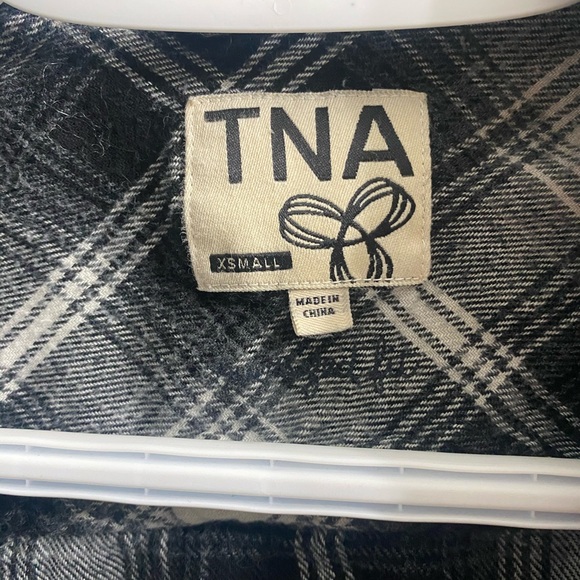 Aritzia TNA Black and White Plaid Shirt EUC - Picture 2 of 2